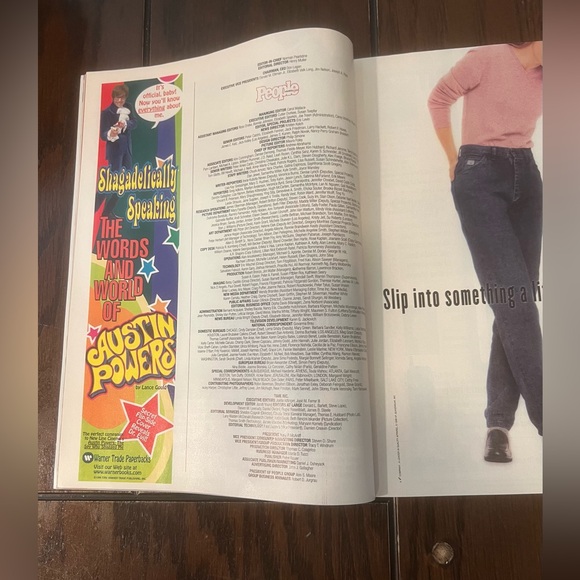 People Magazine Aug. 2, 1999 Vol.52 No.4 JFK Jr. & Carolyn Bessette-Kennedy - Picture 4 of 5